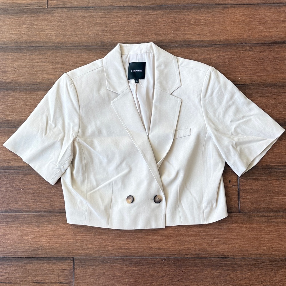 Dynamite Kelsey Short Sleeve Cropped Blazer - Picture 3 of 4